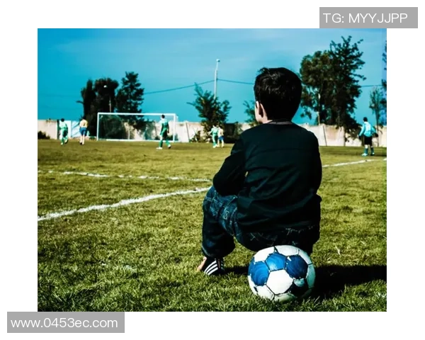 踢足球公告：关于组织周末足球比赛的通知与报名事项说明